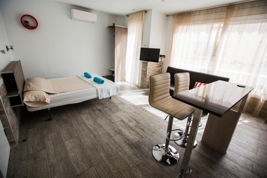 Apartamentos Bcntourism ピネダ・デ・マール エクステリア 写真