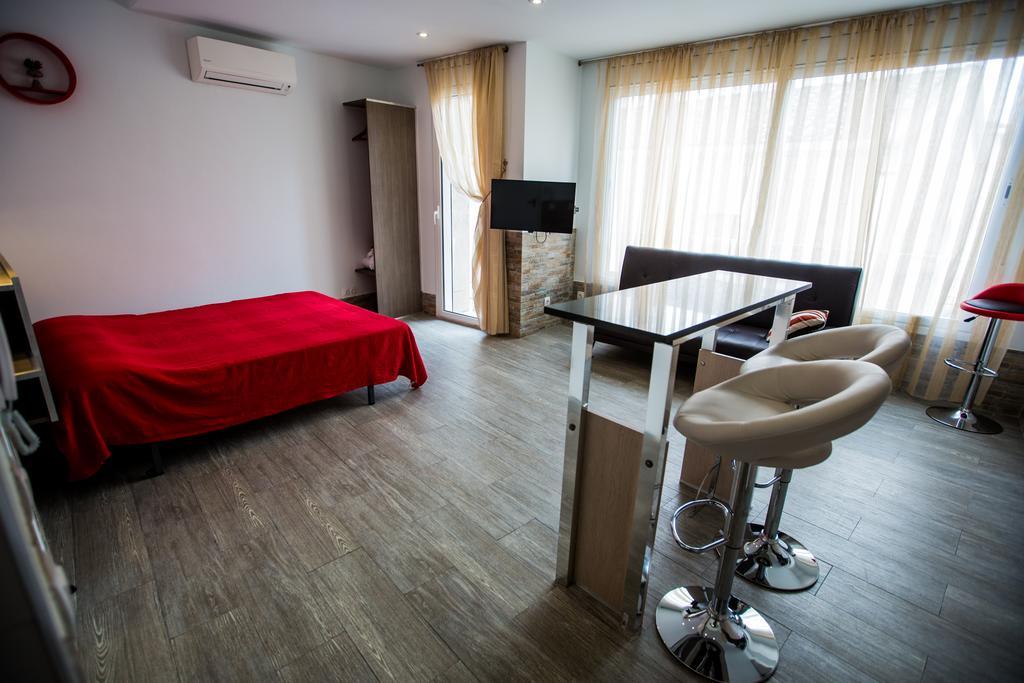 Apartamentos Bcntourism ピネダ・デ・マール エクステリア 写真
